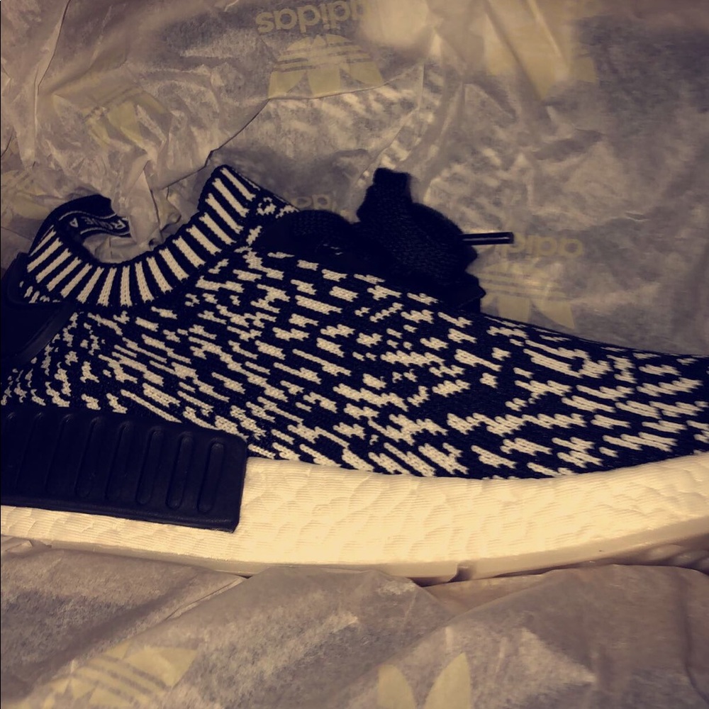 Nmd_R1 “Zebra” size 11.5 Deadstock - Picture 2 of 4